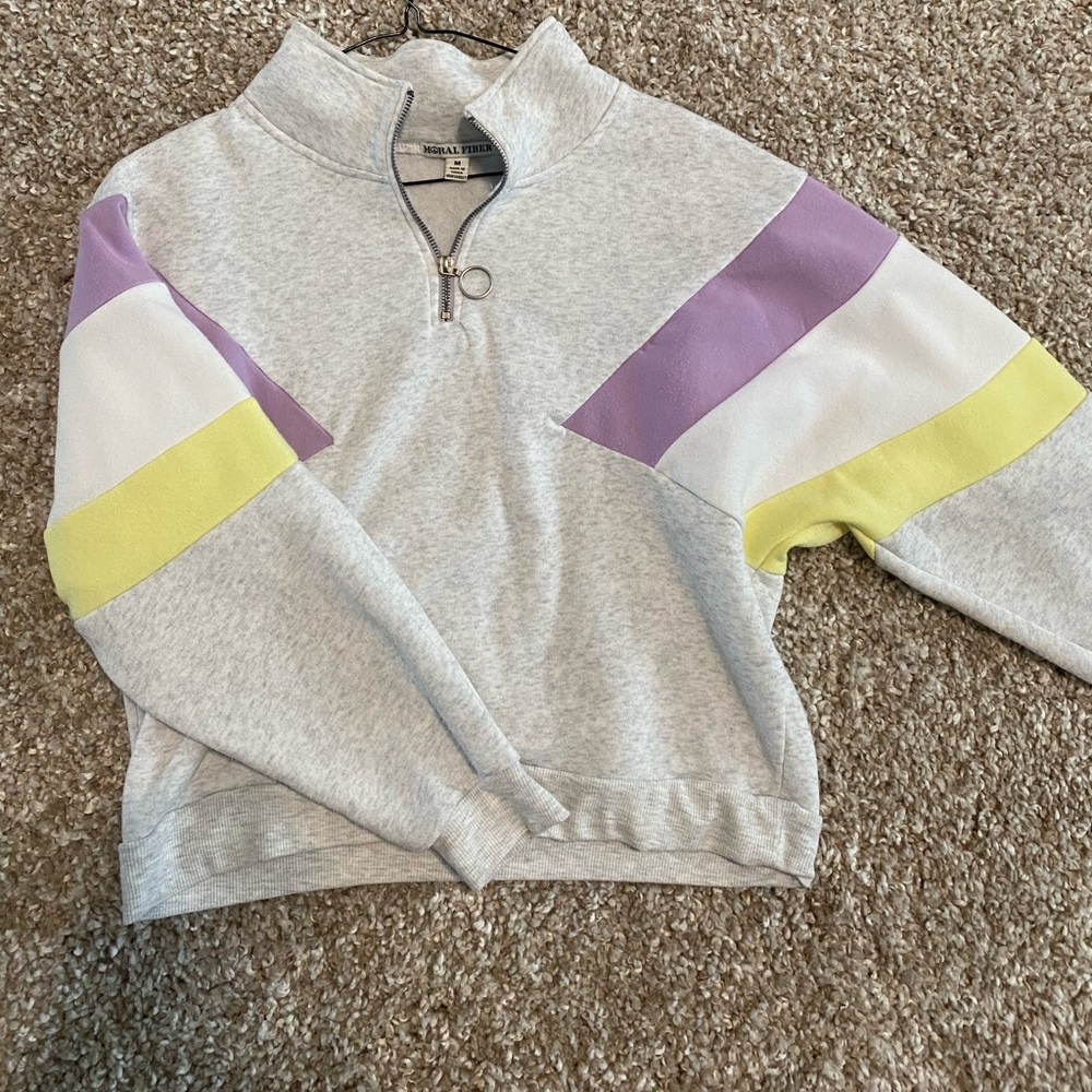 Cropped sweater size m